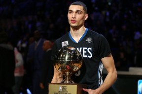 九游体育正版-双神之战，Uzi七战逆转封神，DWG极限挑战破茧成蝶
